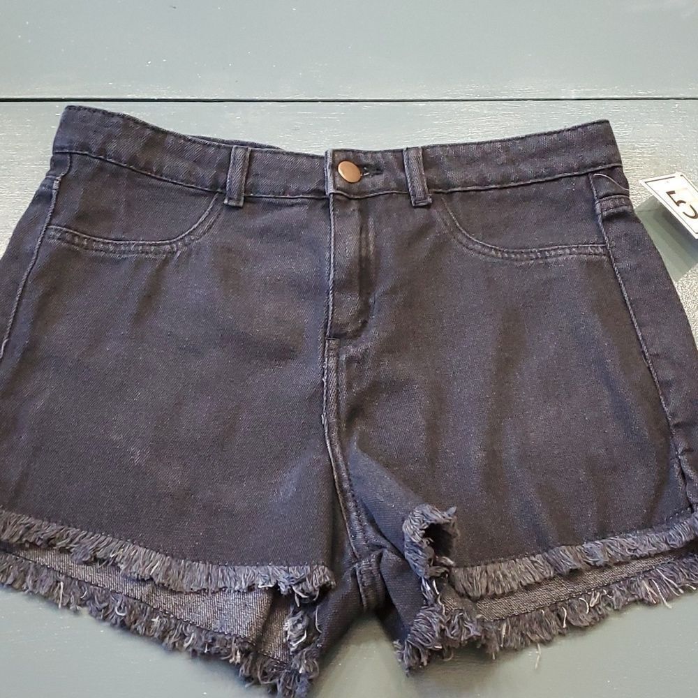 JR,black shorts 5B style by JR.‎ Size lg NWT. back pockets, raw hem.